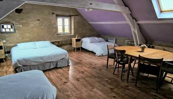 grande-chambre-familiale-gite-panoramique-saisonnee-centres-aveyron.jpg-presta