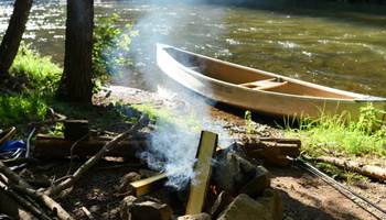 #lascauxcanoe #vezereperigord #canoesaintleonsurvezere #evg #canoedordogne #detente #saintleonsurvezere #bivouac #canoehugo-presta