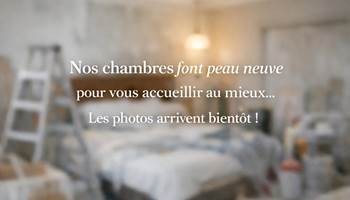 A_blurred_digital_photograph_showcases_a_hotel_roo-presta