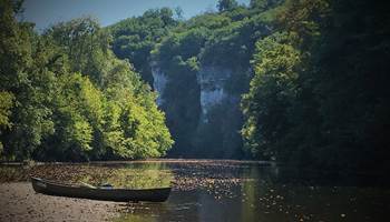 #canoe #canoekayak #vezere #dordogne #randonnéevézère #perigord #bivouac #multidayscanoe #tourismenature #vivreenpleinair-presta