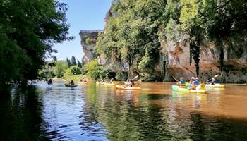 #lascauxcanoe #vezereperigord #canoesaintleonsurvezere #evg #canoedordogne #detente #saintleonsurvezere-presta