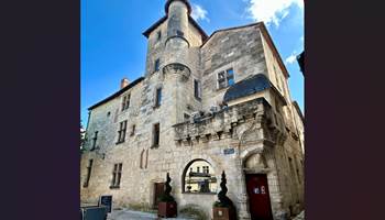 #perigueux #perigord #dordogne #grandperigueux #sudouest #visiteguidee #baladesguideesdecamille #tourisme #patrimoine #histoire #anecdotes #gastronomie #france #dordogneperigordtourisme #visitfrance #visitdordogne #perigordblanc-presta