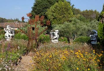 jardin-artistique-masques