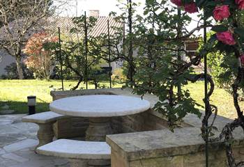 la terrasse sous la tonnelle