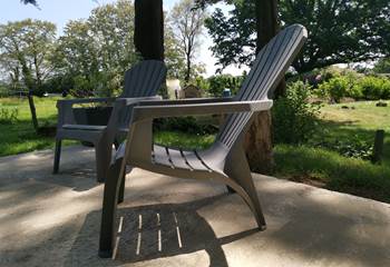 détente sur la terrasse de la chambre d'hôtes, moulin de la Retardière, Orvault proche Nantes