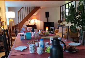 Pièce de vie où est servi le petit déjeuner, moulin de La Retardière Orvault-Nantes