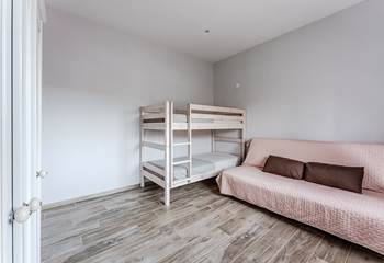 Canapé lit 140x200 gîte 1 climatisée