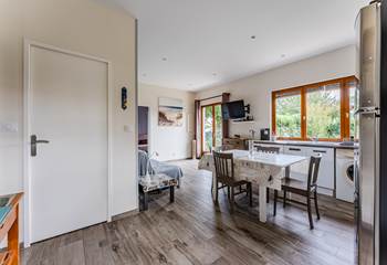 Cuisine-salon gîte 1 vue jardin