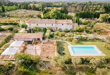 vue aérienne de la piscine du   MAS DES FIGUES