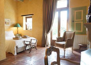 Chambre  côté jardin dans maison en Provence Vaucluse-special-offer