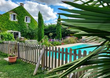 au bord de la piscine...