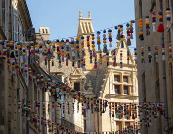 sarlat en fête / ringueta/jeux anciens/ponts du mois de mai