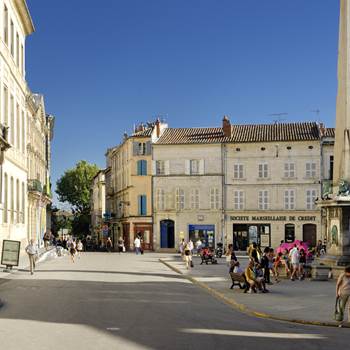 127049650-img-around