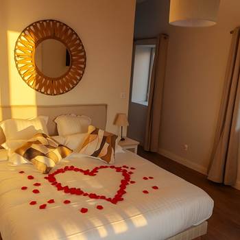 Chambre en lumie`re dore´e et douce