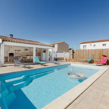 Piscine, terrasse ensoleillée de notre villa 3? sur l’île d’Oléron – repas en extérieur-presta