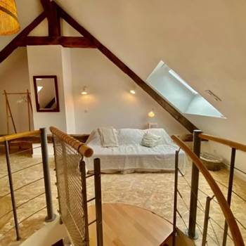 escalier colimaçon pittoresque intérieur lumineux et spacieux-presta