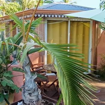 terrasse-ombragee-ti-caze-dodo-etang-sale-location-saisonniere-cazadodo.jpg-special-offer