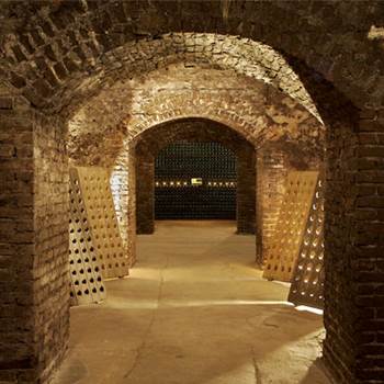 caves-img-around