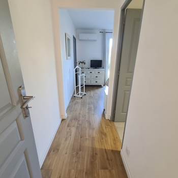 Le couloir menant à la chambre-presta