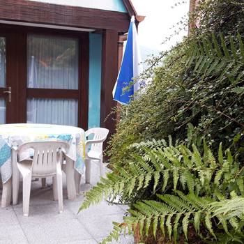 Terrasse de plain pied devant le  pavillon Riesling-presta