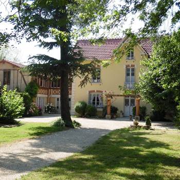 La maison depuis le chemin d'accès-options