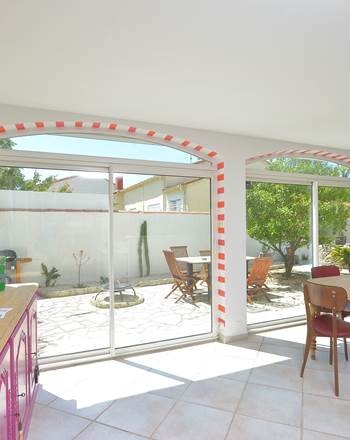 villa-les-salines-flamant-location-appartement-maison-vacances-grau-du-roi-jardin-proche-plage