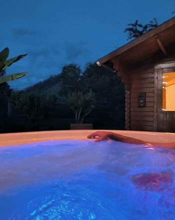 Bain nordique extérieur de La Girouardière à La Flèche pour une pause détente pendant le séjour