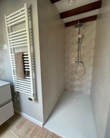 Salle de douche chambre 1