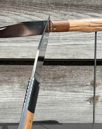 #AtelierCoutellerie / #KnifeMakingWorkshop #FabricationCouteaux / #HandmadeKnives #StageCoutelier / #BladesmithExperience #CouteauArtisanal / #ArtisanKnife #StageArtisanat / #CraftWorkshop #AtelierCréatif / #CreativeWorkshop #LoisirManuel / #HandsOnExperience #CouteauPersonnalisé / #CustomKnifeMaking #ArtisanatFrancais / #FrenchCraftsmanship #LoixIledeRé / #LoixIledeRe #IledeRé / #IledeReIsland #CharenteMaritimeTourisme / #CharenteMaritimeTourism #VacancesIledeRé / #IledeReHolidays #TourismeAtlantique / #AtlanticCoastTrip #DestinationIledeRé / #VisitIledeRe #VillageDeLoix / #LoixVillage #FrenchAtlanticCoast / #ExploreIledeRe