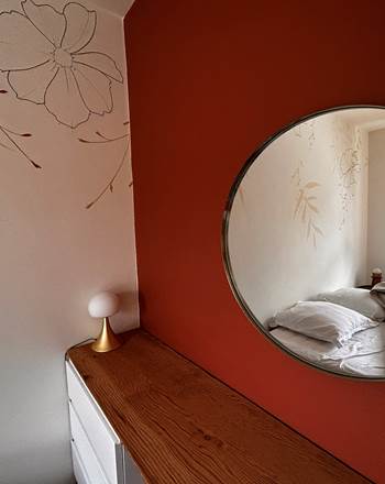 chambre-terracotta-miroir
