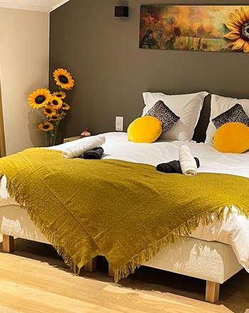 Lit-Chambre-Tournesol-Le-Relais-de-lou-A