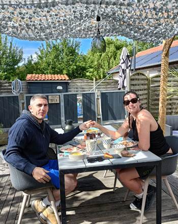 petit déjeuner sur la terrasse