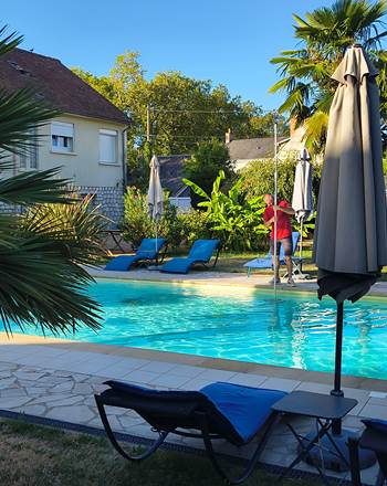 piscine chauffée à 30 degrés hotel La Girouardière La Flèche Sarthe