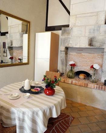 Salle à manger et son four à pain