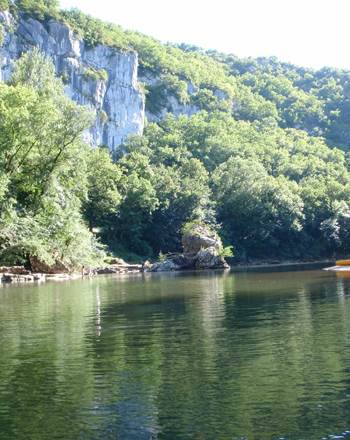 Rocher du ManjoCarn Gorge de l'Aveyron photo Kaymancanoes