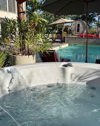 Jacuzzi et coin détente