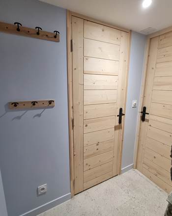 ACCES SALLE DE BAINS ET CHAMBRE ETAGE