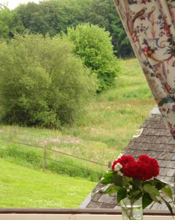 chambre-1er-etage-de-l-annexe-vue-sur-campagne