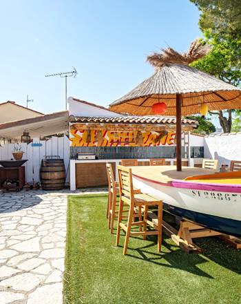villa-les-salines-flamant-location-appartement-maison-vacances-grau-du-roi-jardin-proche-plage