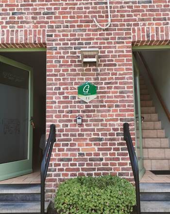 façade; entrée des deux appartements