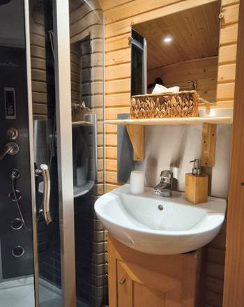 salle-de-bain-roulotte-la-fleche