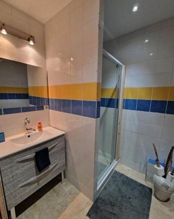 Le Chalet - sdb moderne avec WC, lumineuse et fonctionnelle - idéale familles ou amis