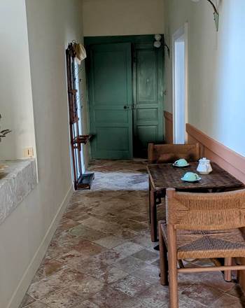 la suite Le Figuier et son espace cosy café ou thé