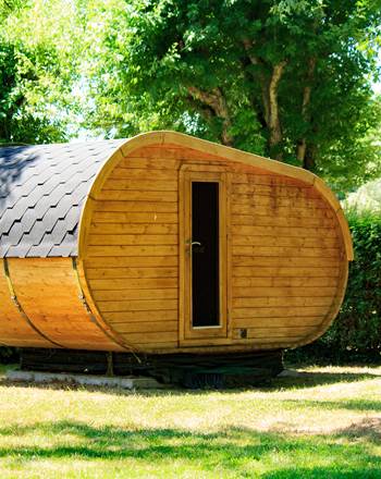 bourgogne-tourisme-campingcar-atypique-original-rivière-tournus-eaunes-cluny-solutré-vignes-vignobles-macon-vélo-randonnée-prochedelyon-france-saoneetloire-famille-avecenfants-allinclusive-messeugne-savignysurgrosnes-cathédrales-brancion-pleinair-camping-restaurant-patrimoine-activités-gastronomie-vins-châteaux-randonnée-convivialité-jeuxpourenfants-animations-bistrot-chaleureux-menu-restauration-cuisinefrançaise-bourguignon-vacances-convivialité-71-voiebleu-voieverte