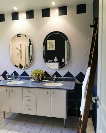 Salle de bain dans une villa gîte, vallée de la Dordogne