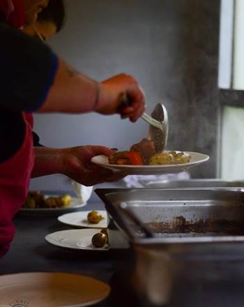 Repas servi par le traiteur "Les Imprévus de Cécilou"