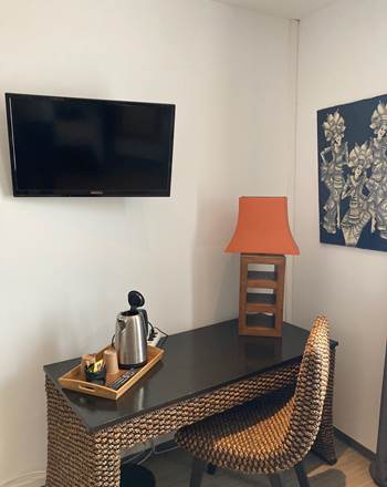 Chambre Pin de Galle - Bureau et TV