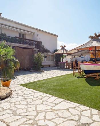 villa-les-salines-cabane-pêcheur-location-appartement-maison-vacances-grau-du-roi-jardin-proche-plage-grande-capacité-couchages