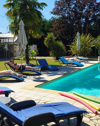 Piscine chauffée d'une chambre d'hôtes à La Flèche près du Zoo