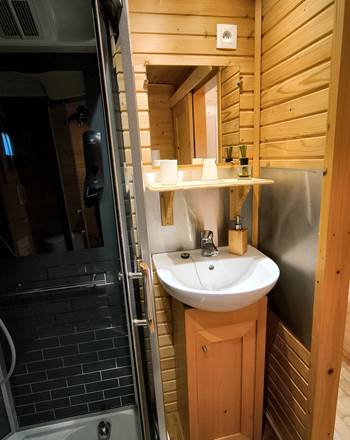 lavabo-salle-bain-roulotte-sarthe